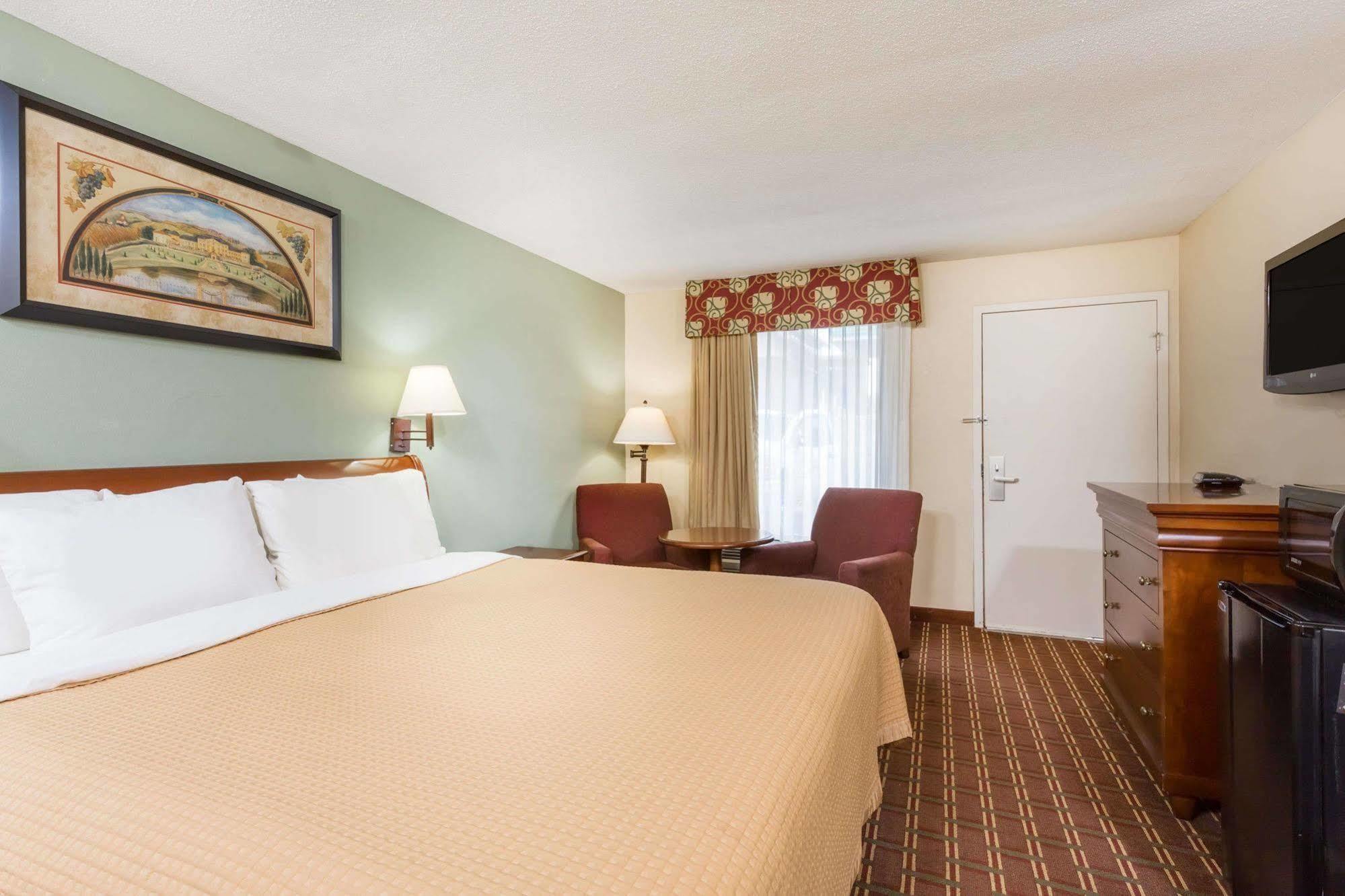Days Inn By Wyndham Orangeburg Zewnętrze zdjęcie